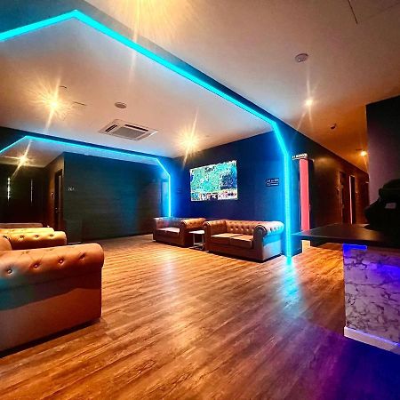 Отель Arena Esports @ Orchard Сингапур Экстерьер фото