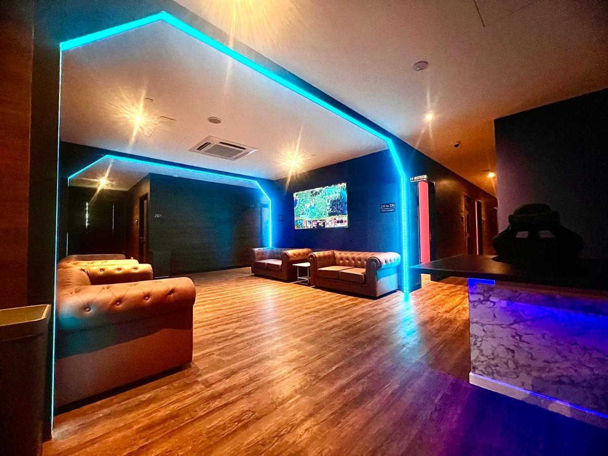 Отель Arena Esports @ Orchard Сингапур Экстерьер фото